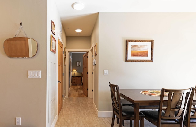 dining area with visible vents and baseboards