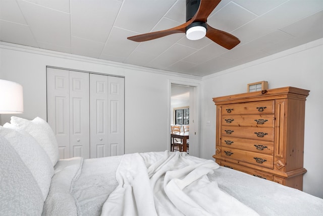 bedroom featuring a ceiling fan and a closet