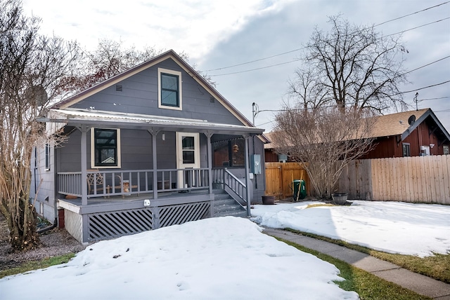 view of front of property with covered porch and fence