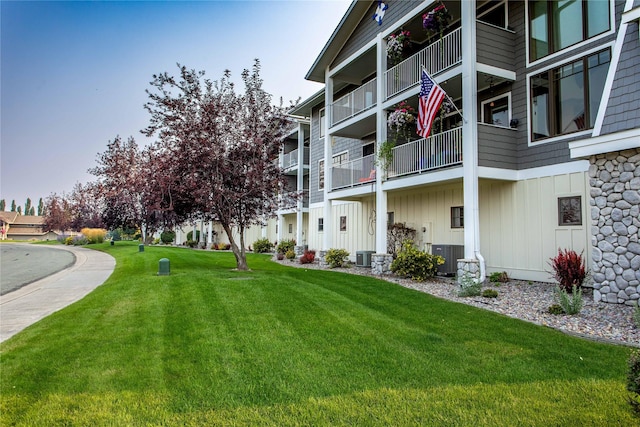 exterior space with a yard