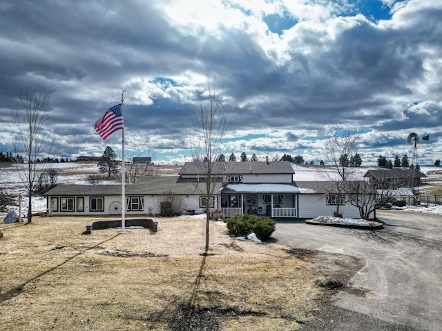 view of front of home featuring a porch