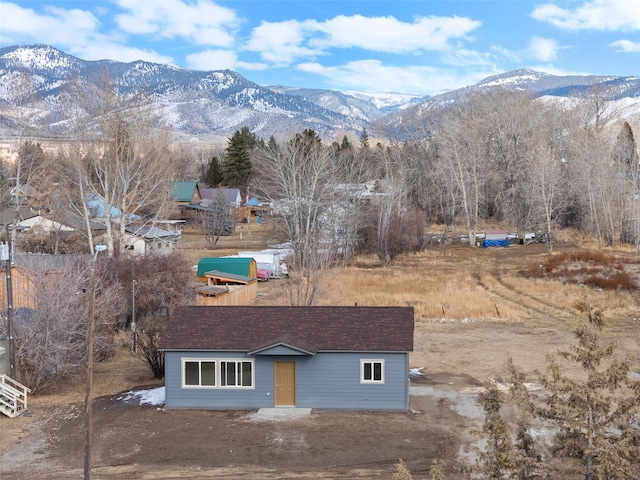 view of front facade with a shingled roof and a mountain view