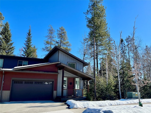 view of front of property with driveway and a porch