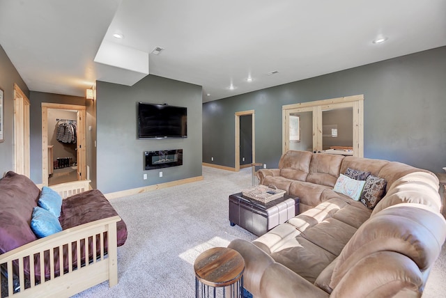 living room featuring recessed lighting, visible vents, a glass covered fireplace, carpet flooring, and baseboards