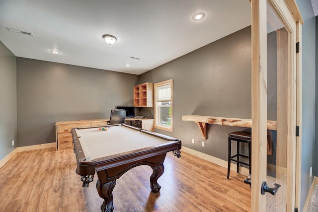 game room featuring light wood-style flooring, visible vents, and baseboards