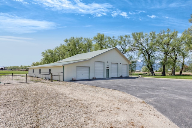 297 Christofferson Ln, Corvallis, MT 59828 - detached garage with fence