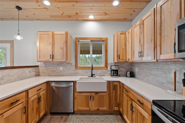 kitchen with stainless steel appliances, a sink, wood ceiling, backsplash, and pendant lighting