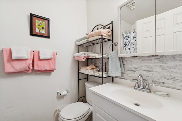 bathroom with vanity, backsplash, toilet, and a shower with curtain