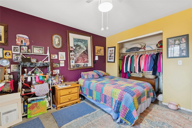 bedroom featuring a closet, a ceiling fan, and baseboards