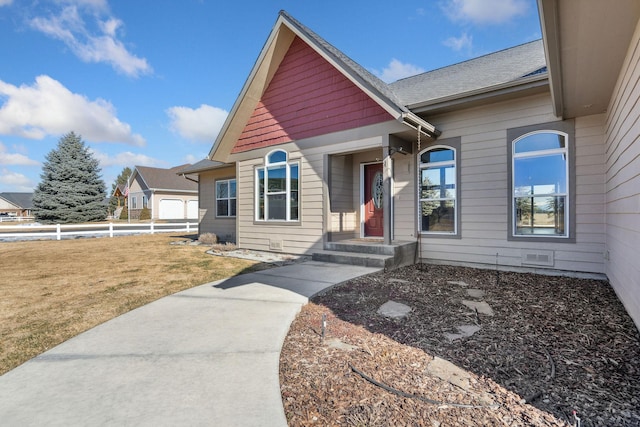 view of front facade with a front yard and fence