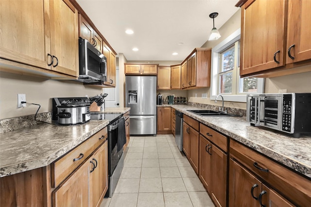 kitchen with a sink, recessed lighting, stainless steel appliances, light tile patterned flooring, and hanging light fixtures