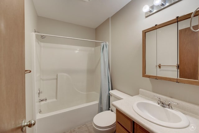 full bath featuring tile patterned floors, shower / bath combo with shower curtain, toilet, and vanity