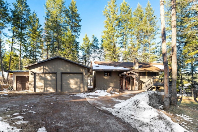 view of front of home featuring a detached garage and an outdoor structure