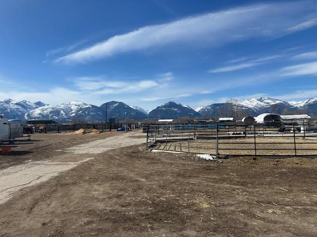 view of yard featuring a rural view and a mountain view