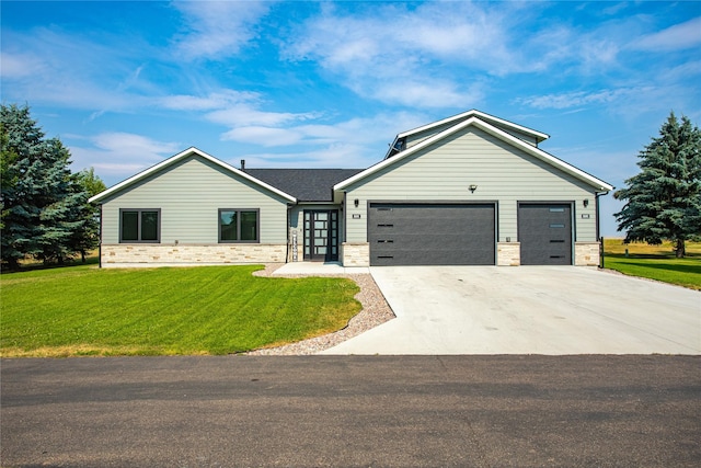 view of front of property with a front lawn, a garage, and driveway