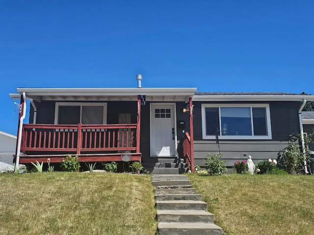 view of front facade with covered porch and a front lawn