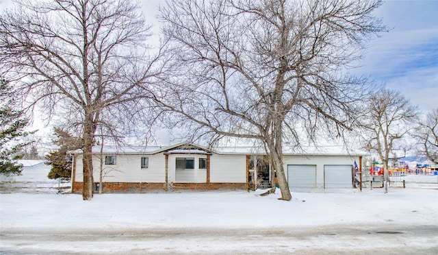 single story home featuring a garage