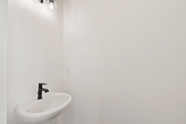 unfurnished bedroom featuring visible vents, carpet, baseboards, ceiling fan, and recessed lighting