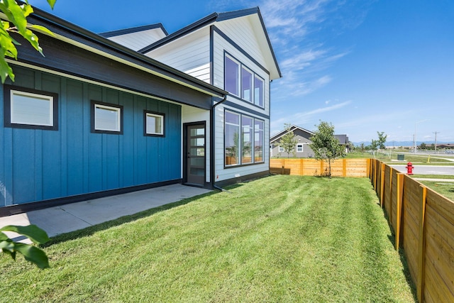 590 Stillwater Rd, Kalispell, MT 59901 - fenced backyard with a patio area