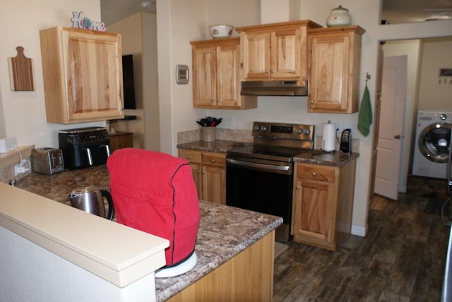 kitchen featuring a peninsula, washer / clothes dryer, dark wood-style flooring, stainless steel range with electric stovetop, and under cabinet range hood