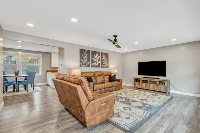 living area with recessed lighting, baseboards, light wood-style floors, and a ceiling fan