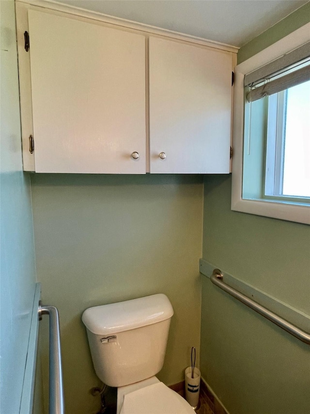 bathroom featuring toilet