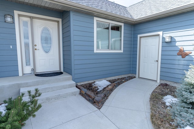 entrance to property with a shingled roof