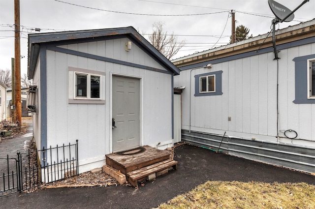 view of outdoor structure with entry steps, an outdoor structure, and fence