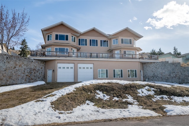 view of front of house with driveway and an attached garage