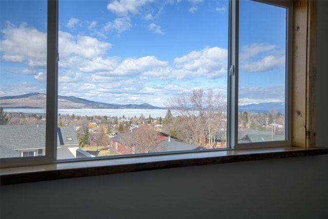 room details featuring a mountain view