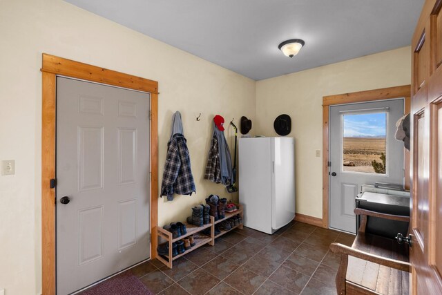 entryway featuring baseboards