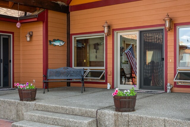 doorway to property with covered porch