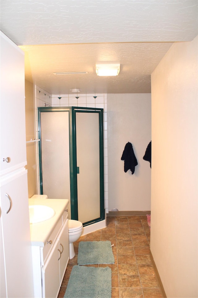 3004 Green Cir, Butte, MT 59701 - full bath featuring a stall shower, vanity, toilet, and baseboards
