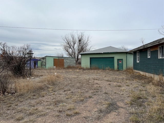 view of yard featuring an outbuilding, driveway, and a garage