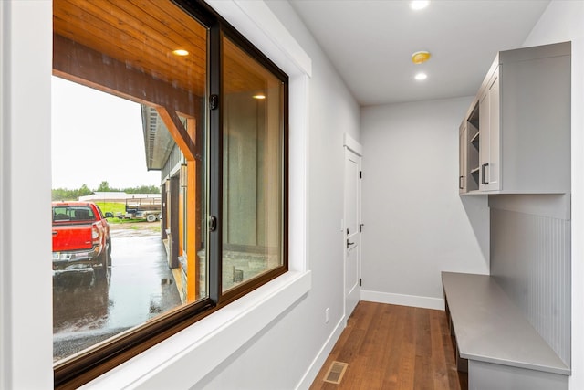 mudroom with dark wood finished floors, visible vents, recessed lighting, and baseboards