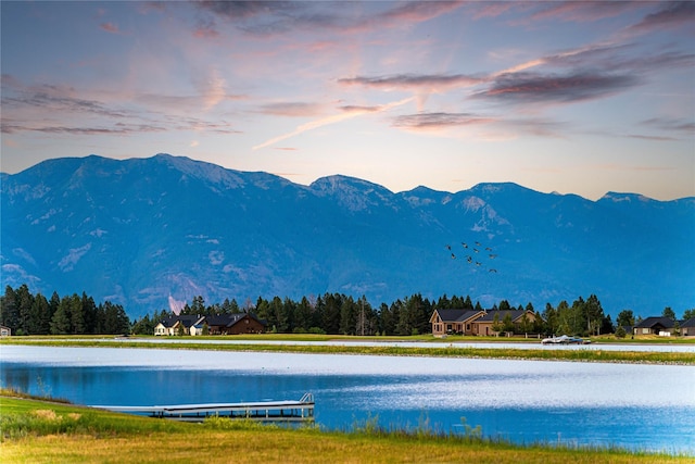 water view featuring a mountain view