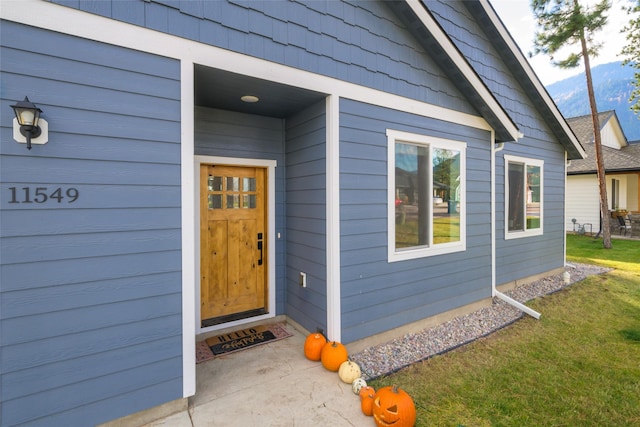 entrance to property featuring a yard