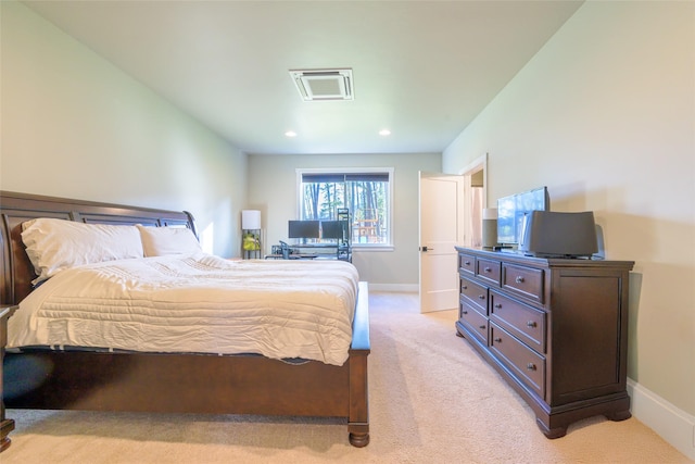 bedroom featuring visible vents, recessed lighting, baseboards, and light carpet