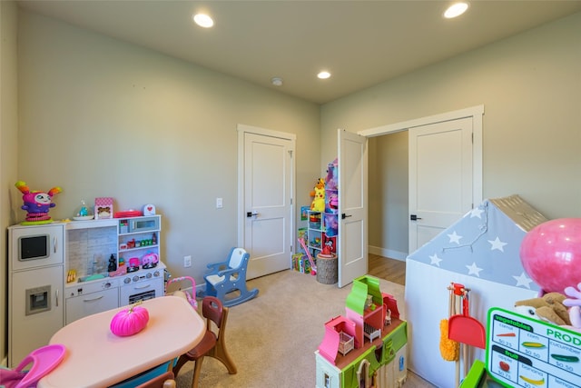 playroom with recessed lighting and light colored carpet