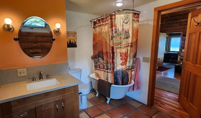 full bathroom featuring curtained shower, toilet, and vanity