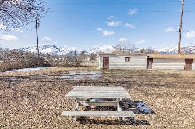 view of yard featuring a mountain view and an outdoor structure