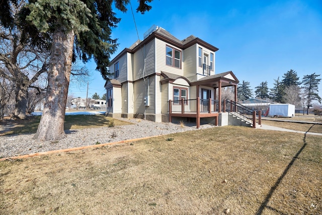 view of front of home with a front lawn