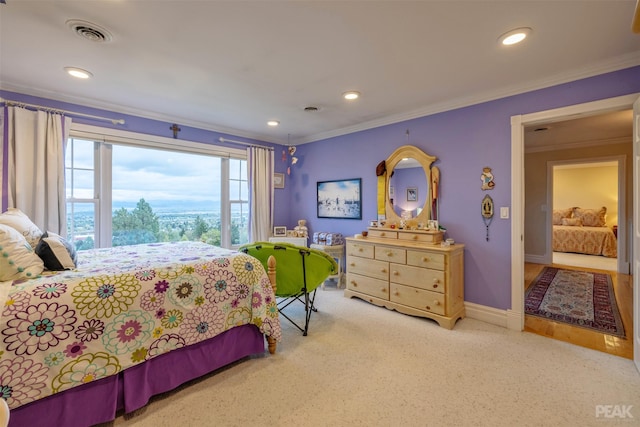 bedroom featuring carpet, baseboards, visible vents, recessed lighting, and crown molding