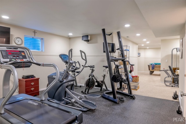 exercise area featuring recessed lighting and baseboards