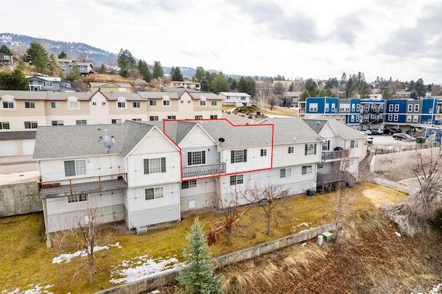 birds eye view of property featuring a mountain view and a residential view