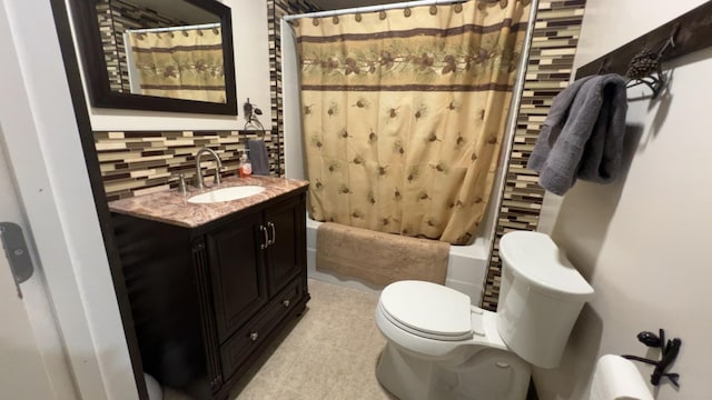 full bath with shower / bath combination with curtain, backsplash, toilet, and vanity