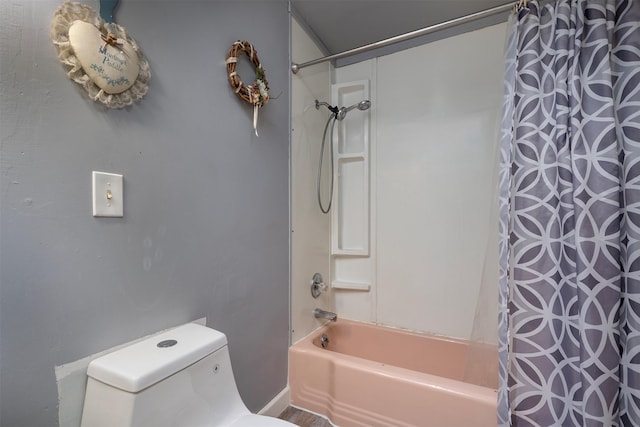 full bath with toilet and shower / bathtub combination with curtain