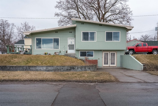 tri-level home featuring driveway