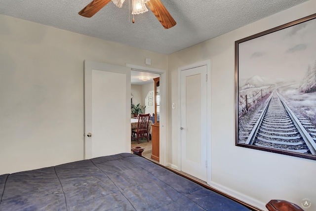 unfurnished bedroom featuring ceiling fan and a textured ceiling