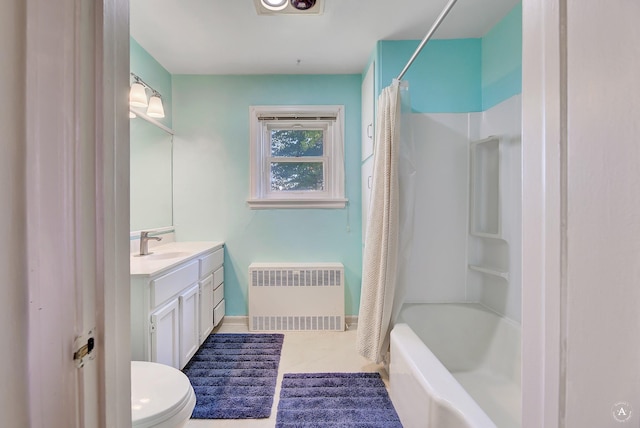 full bath with radiator, baseboards, toilet, shower / bath combo with shower curtain, and vanity